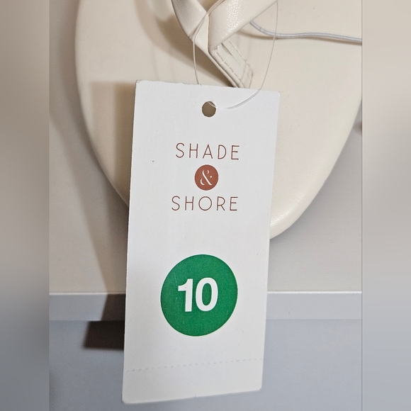 Shade & Shore white leather flip flops women's size 10 - Picture 2 of 7